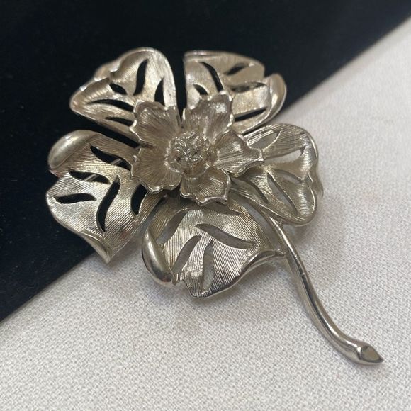 Vintage Silver Dimensional Flower Brooch Or Pin - Picture 4 of 10